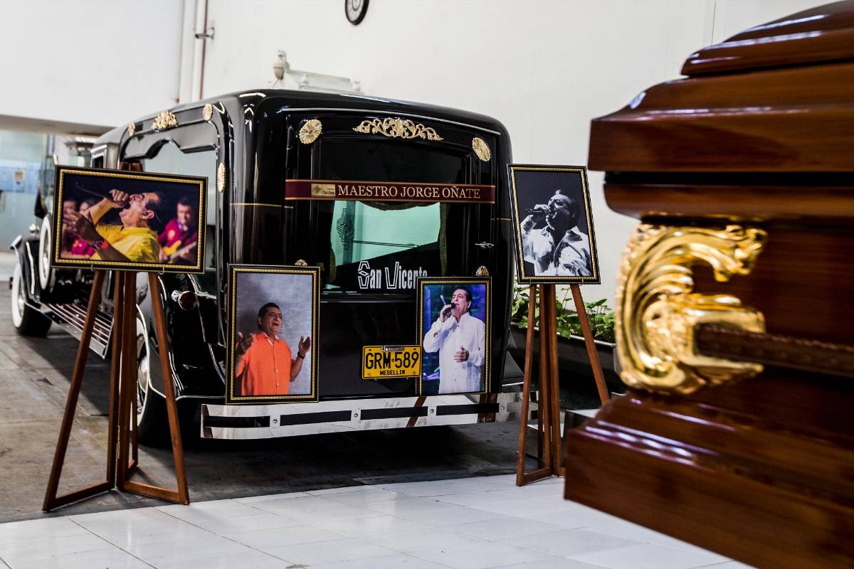 El cuerpo del cantante fue llevado a Valledupar donde se realizarán homenajes antes de su sepultura. Foto Julio César Herrera