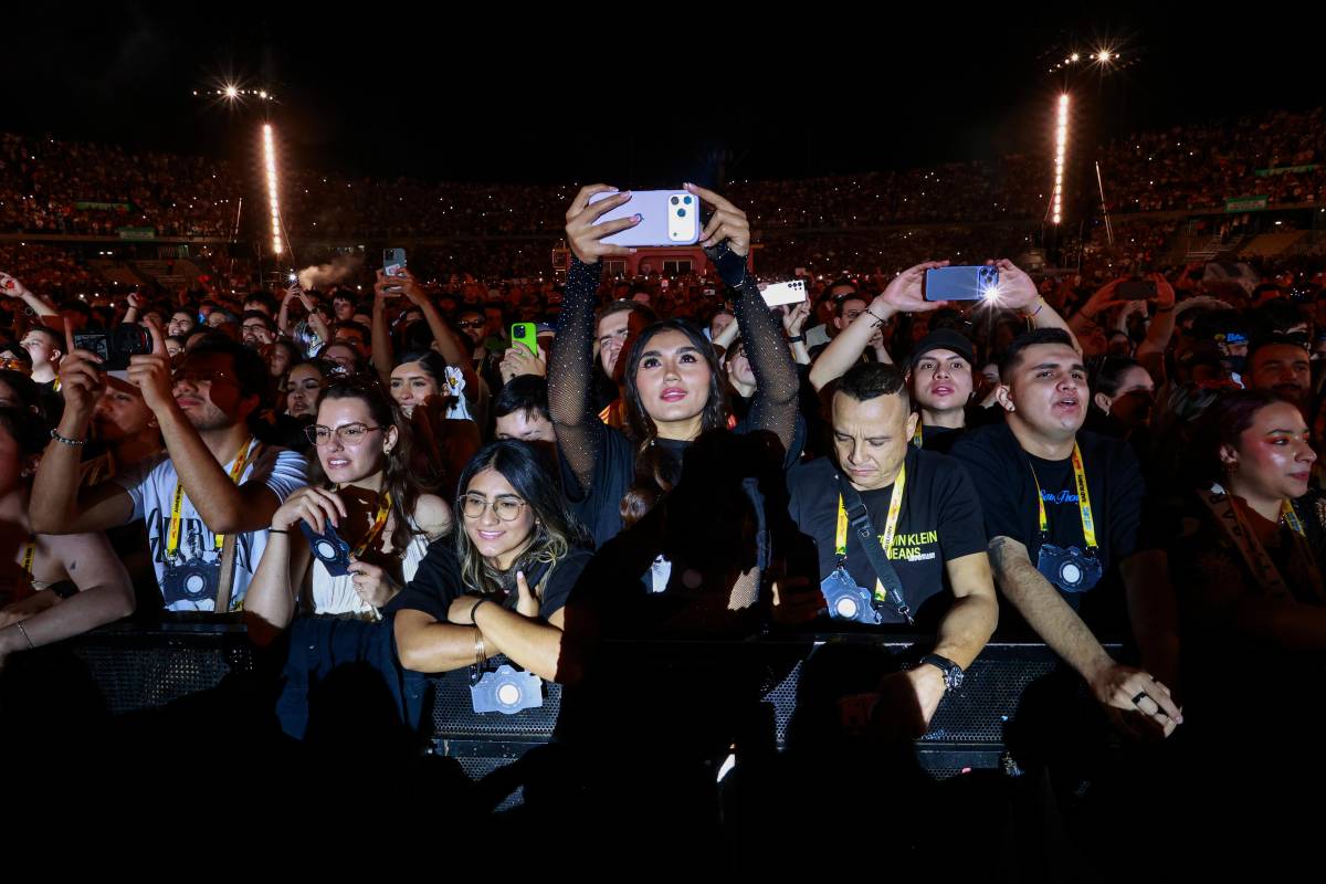 La gente siempre atentos, disfrutando de un show inolvidable. Foto: Manuel Saldarriaga Quintero.
