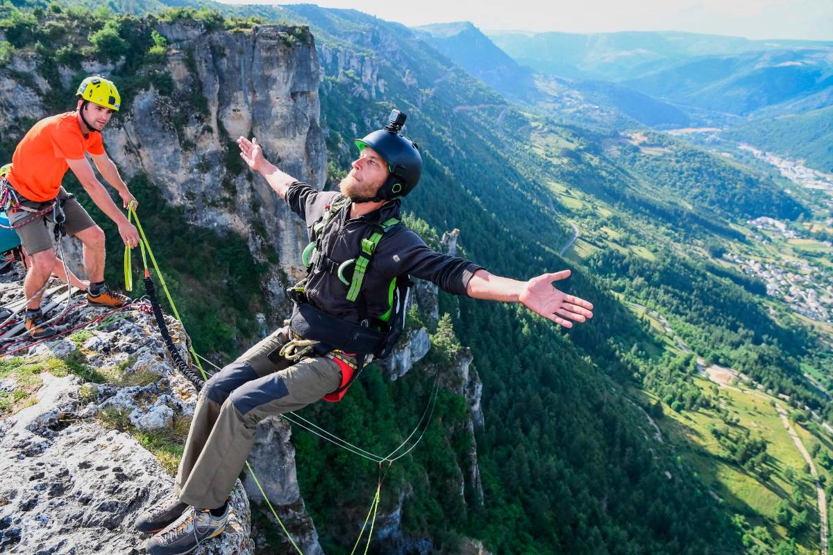 Personas de todo el mundo visitan estas montañas rocosas que por sus características es perfecto para hacer estas actividades extremas. Foto: Getty