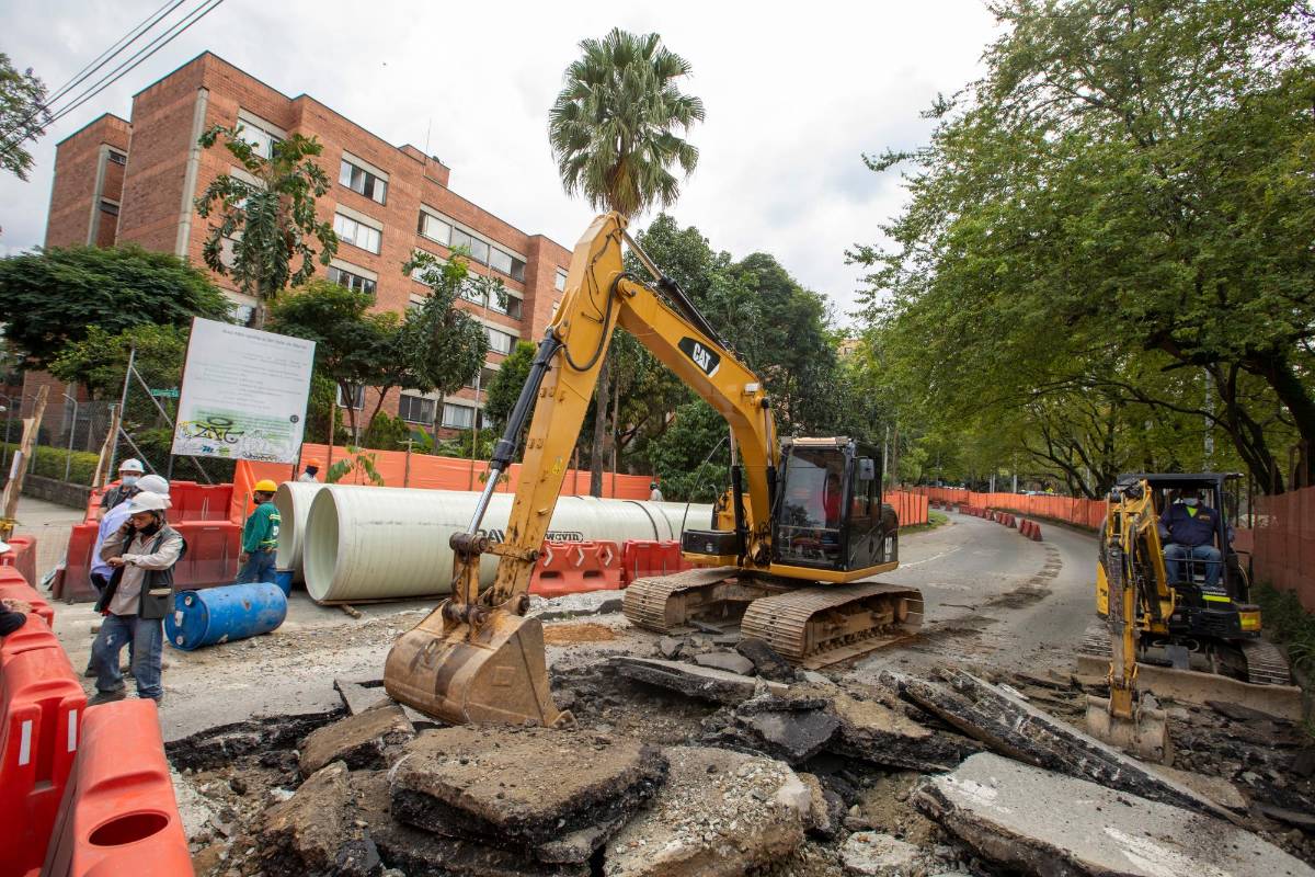 La duración de los cierres de estos dos carriles en la avenida El Poblado tardará como mínimo 8 meses Foto: Edwin Bustamante