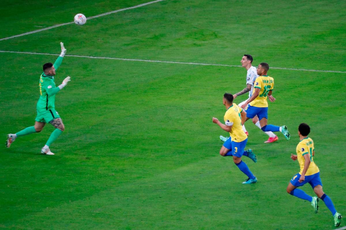 Con gol de Ángel Di María, a los 22 minutos, Argentina sorprendió a Brasil. Foto: EFE