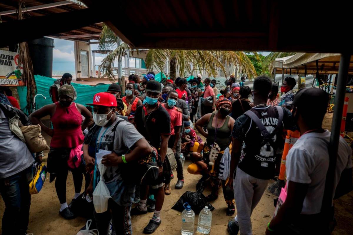 1000 migrantes llegan a diario al municipio de Necoclí para cruzar a Capurganá y luego Panamá, para seguir su rumbo hacia el país del norte. Foto: Camilo Suárez.
