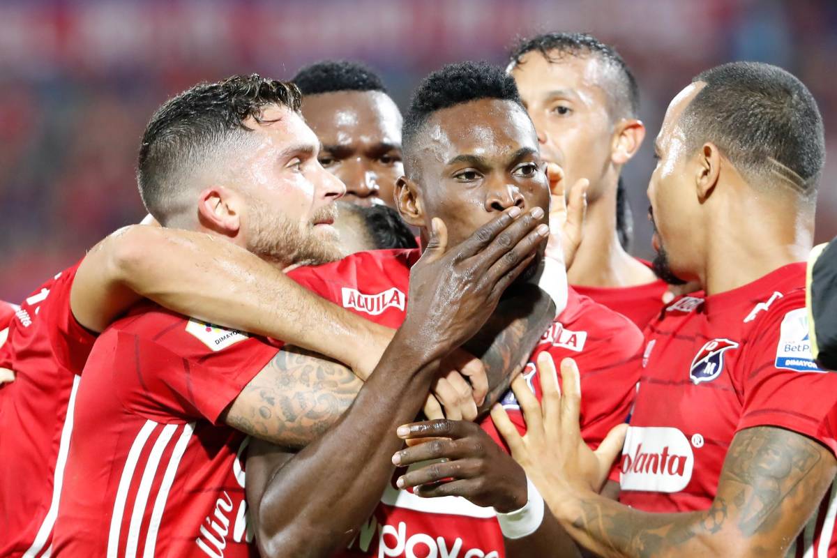 Díber Cambindo puso a festejar a los hinchas rojos con un gol de gran factura. FOTO Manuel Saldarriaga