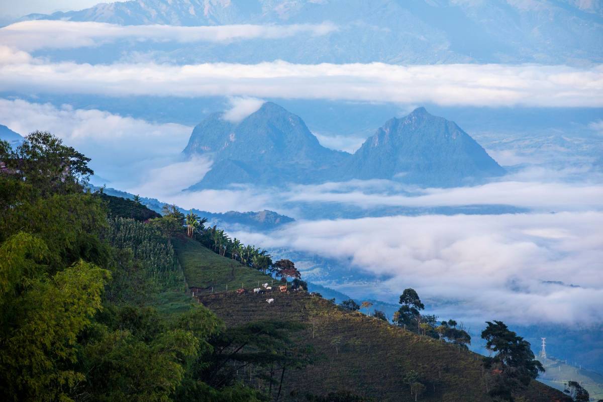 Los Farallones de La Pintada se destacan sobre el paisaje de la zona. Foto: Edwin Bustamante