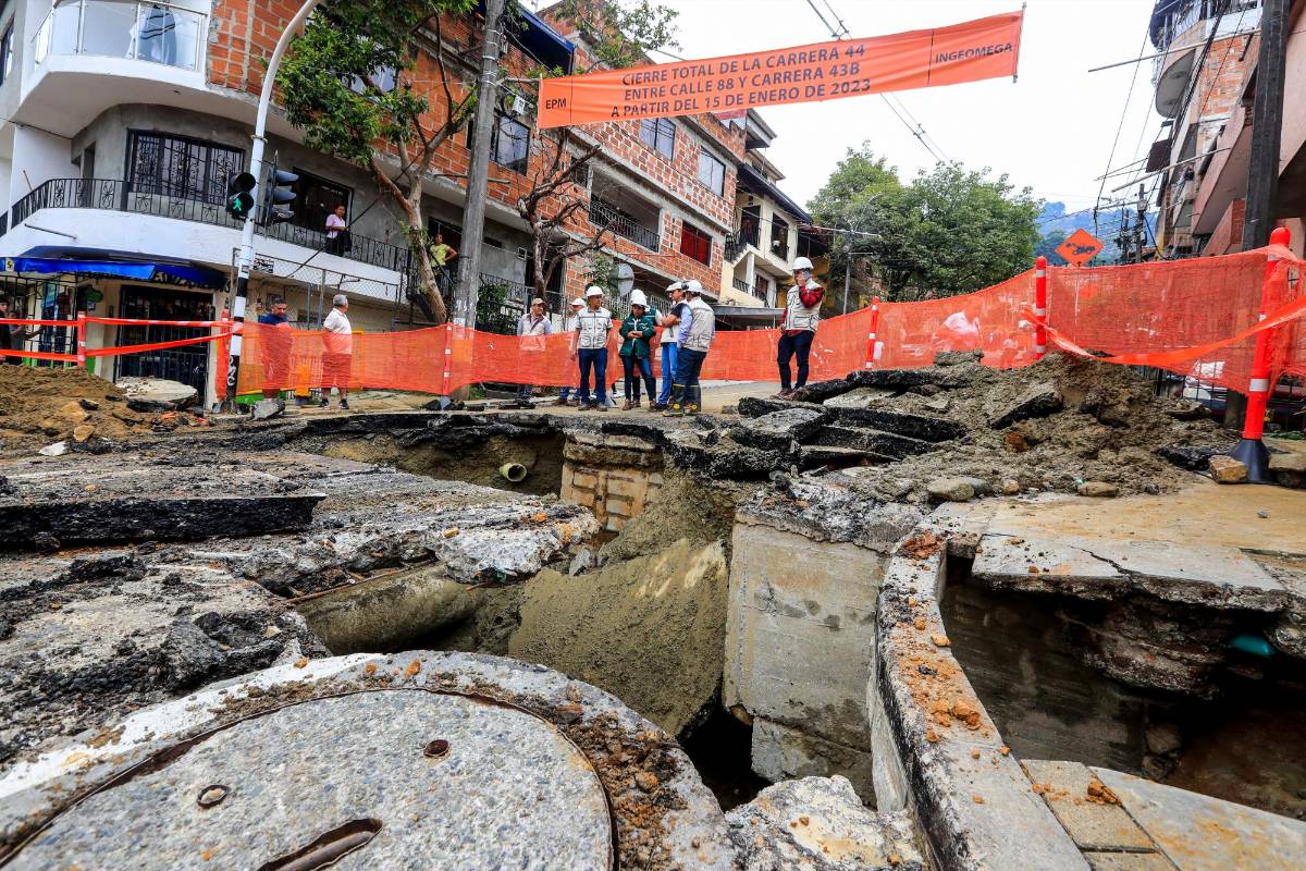 La emergencia ocurrió en medio del aguacero de ayer domingo. FOTO: Jaime Pérez