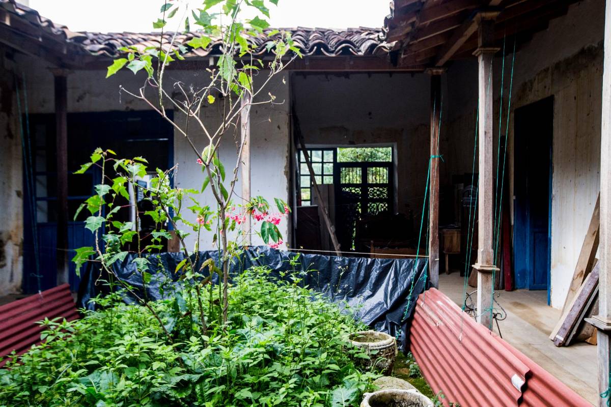 La casa tuvo que ser deshabilitada por un concepto técnico que determinó riesgos de colapso. Lleva una década deteriorándose. FOTO: JULIO CÉSAR HERRERA