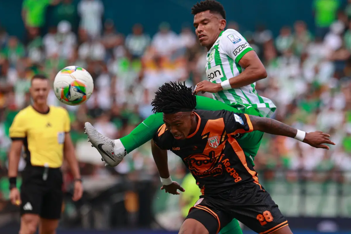 Aunque dejó dudas en su fútbol, el conjunto verde superó 1-0 al naranja y se encaramó en el podio de la Liga, junto con Junior y Medellín. Foto: Manuel Saldarriaga Quintero.