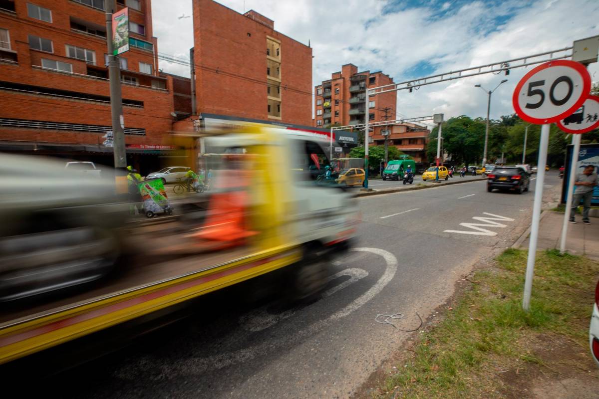Algunos conductores se mostraron en desacuerdo con la medida y en especial con las cámara de fotodetencción. Foto Camilo Suárez
