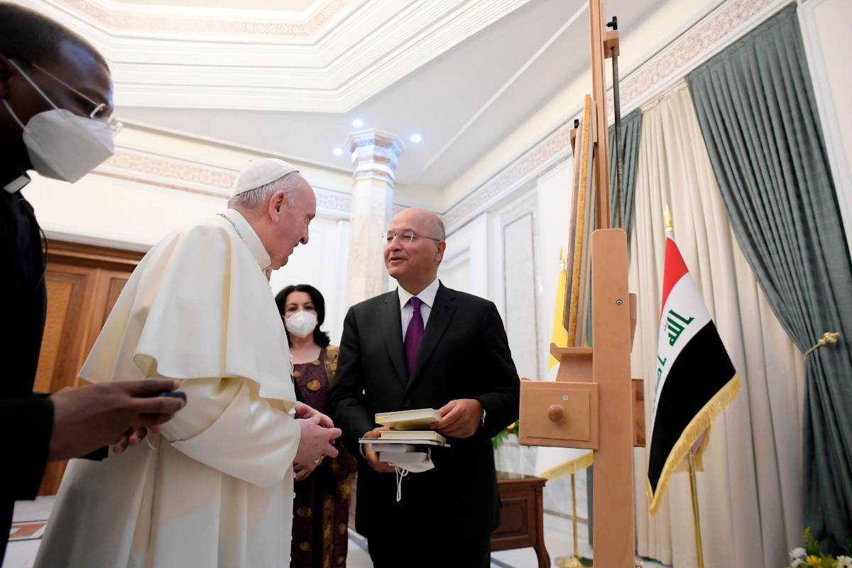 Su primer acto oficial fue la reunión con el presidente del país, el kurdo Barham Saleh. Foto: Efe