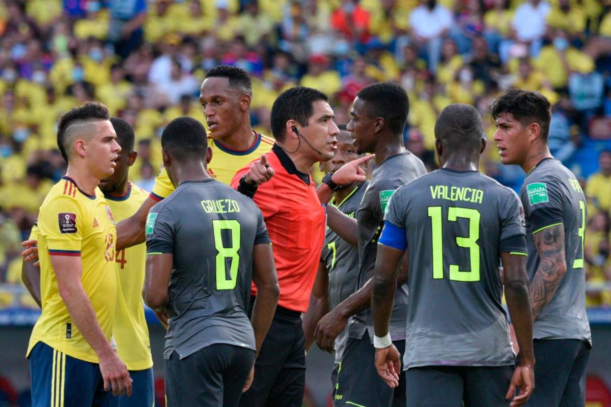 El VAR fue protagonista en este encuentro, pues en el tiempo de reposición le anuló un gol de Yerry Mina, por mano en el área Foto: Getty Images
