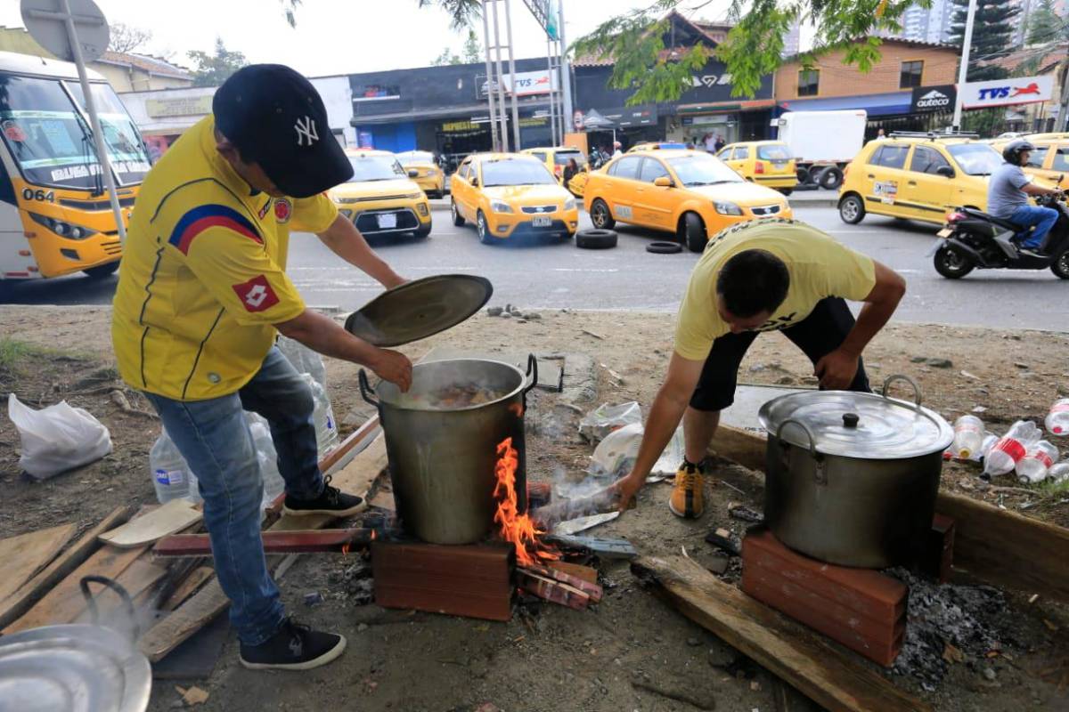La jornada transcurrirá con la instalación de carpas y ollas comunitarias en los puestos fijos. El gremio insiste en que será una convocatoria pacífica que no tiene interés alguno en entrar en confrontación con nadie. Foto: Foto: Esneyder Gutiérrez 