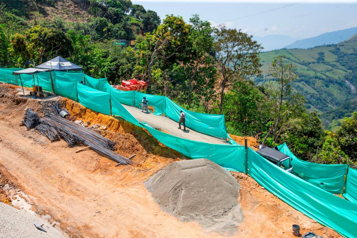 En esta zona del Suroeste, los habitantes esperan con ansia que este plazo se cumpla, pues la obra debió estar lista en diciembre pasado. Foto: Esneyder Gutiérrez 