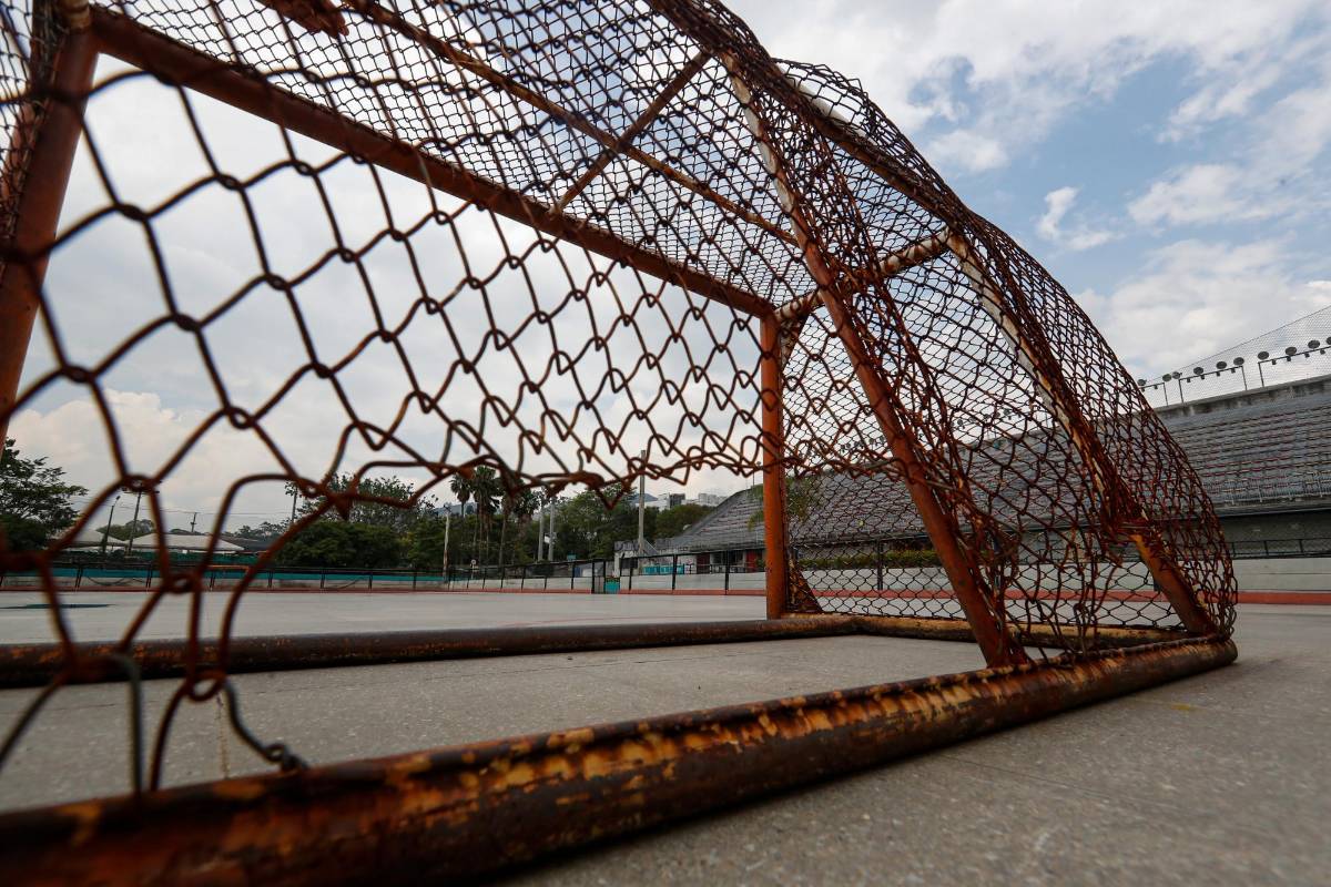 Las canchas en mal estado ha generado verdaderos problemas para los deportistas. Foto: MANUEL SALDARRIAGA QUINTERO.