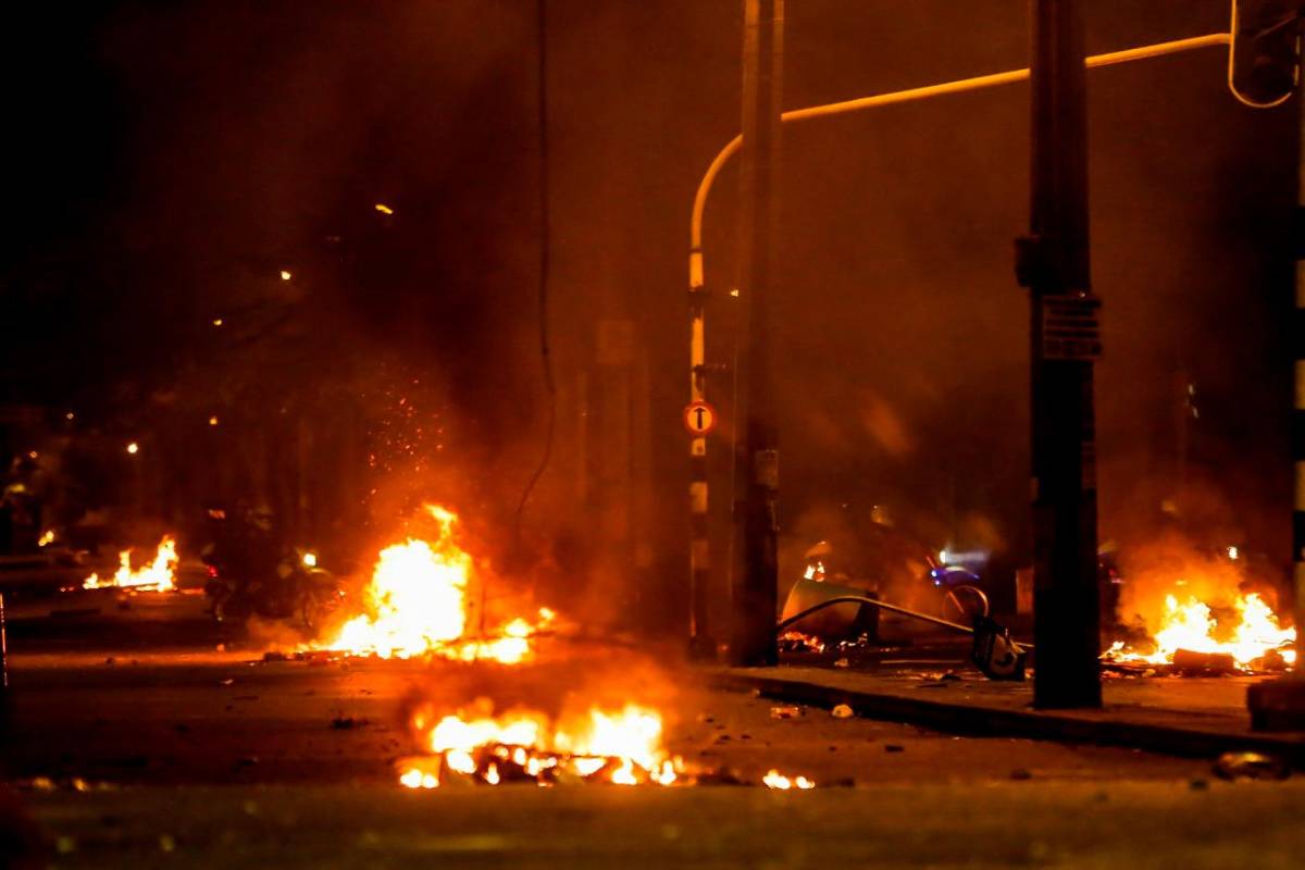 La comunidad se mostró consternada ante los hechos vandálicos que afectan el bien común de los ciudadanos. Foto: Julio César Herrera. 