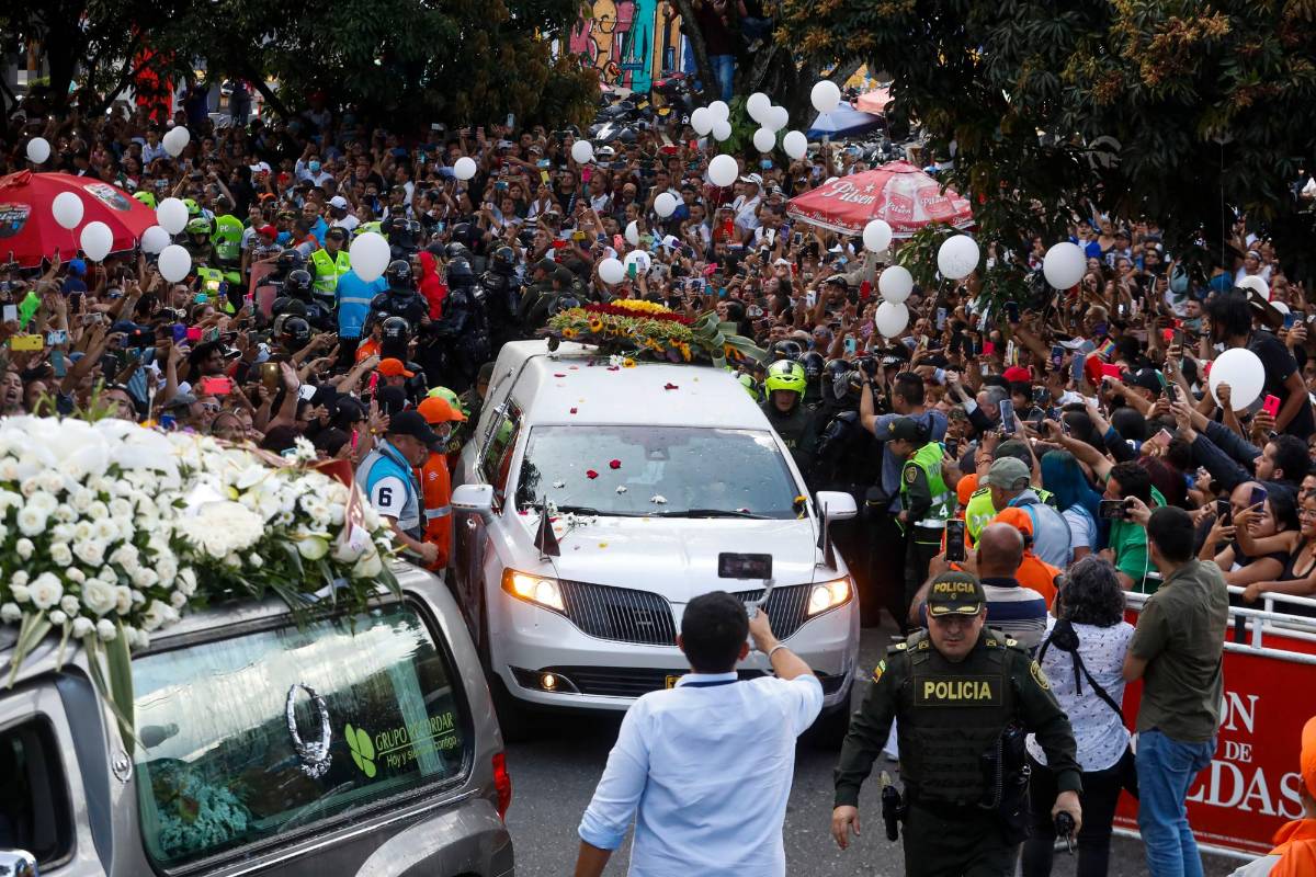 La caravana con el cuerpo del artista llegó a Campos de Paz hacia las 4:30 p.m. de este sábado 30 de julio. FOTO: MANUEL SALDARRIAGA QUINTERO.