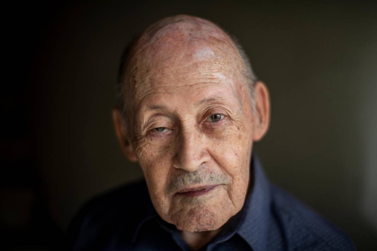 El poeta nadaísta Jaramillo Escobar falleció hoy, a sus 89 años, en su casa en Medellín, cerca a San Juan. Foto de mayo 21 de 2020. Foto: Esteban Vanegas