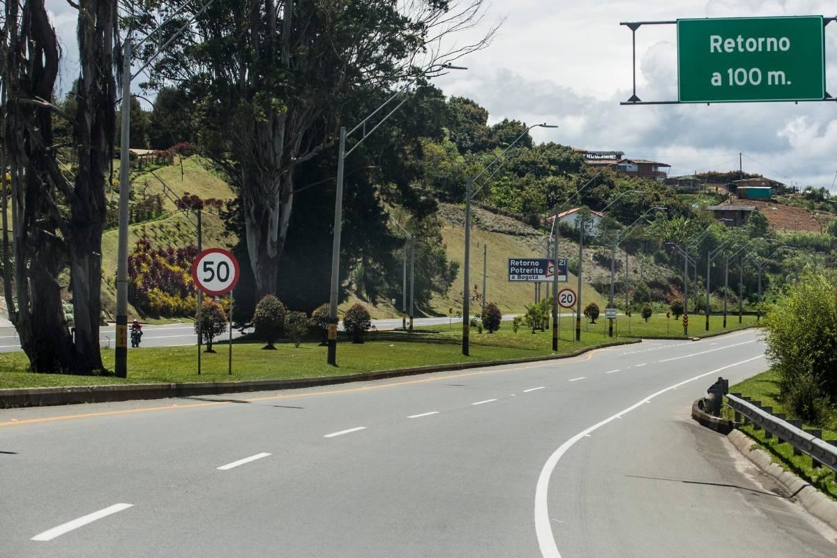 Con la reducción de la movilidad vial en el Oriente antioqueño, los restaurantes y supermercados se vieron afectados. FOTO: JULIO CÉSAR HERRERA