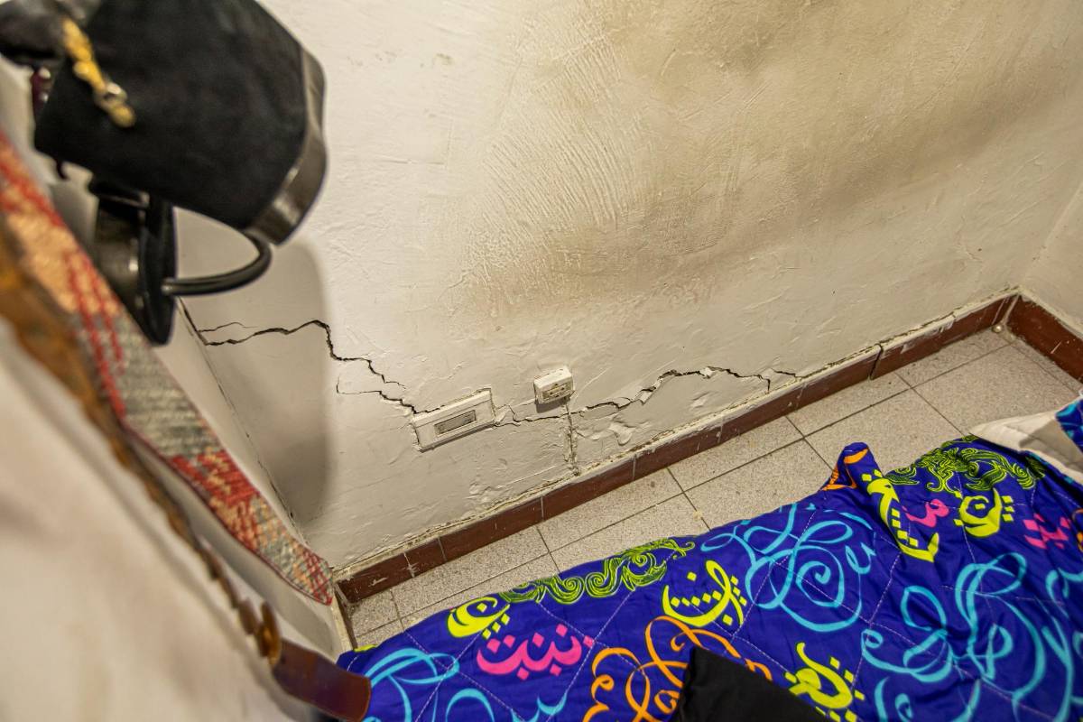 Ahora todos los vecinos de este edificio tendrán que unirse si quieren salvar el edificio y volver pronto a sus casas. FOTO CARLOS VELÁSQUEZ