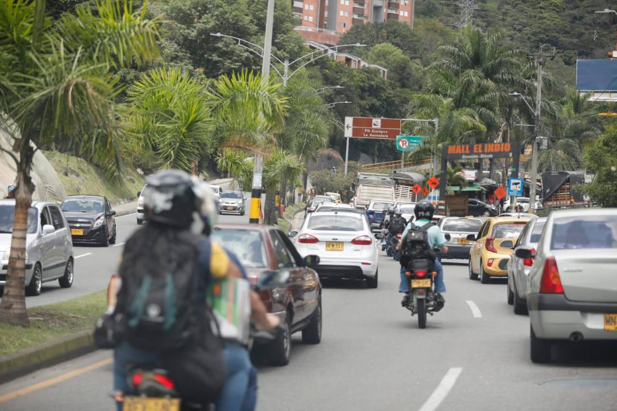 Las calles y las avenidas estuvieron congestionadas como los sábados antes de las medidas. Foto: Camilo Suárez.