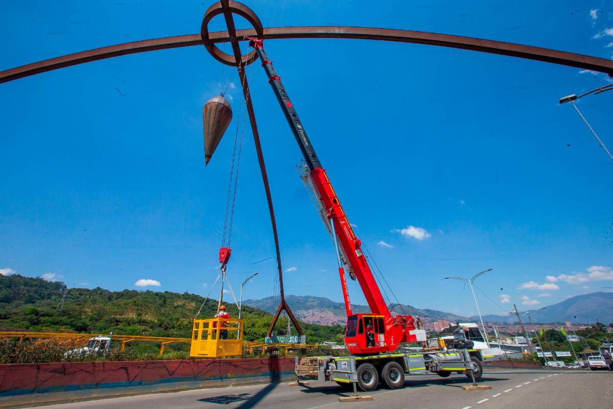 La estructura tiene seis metros de largo, dos de ancho y pesa 800 kilos. Foto: Esneyder Gutiérrez