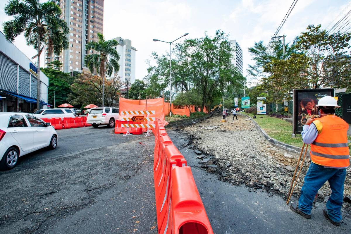 Inicio de obras del metroplús de Envigado. FOTO: Jaime Pérez