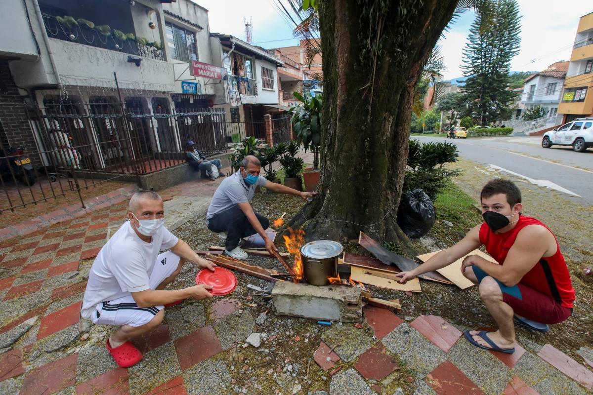 El sancocho del 1 de enero en familia, barrio Santa Mónica. Foto : Edwin Bustamante
