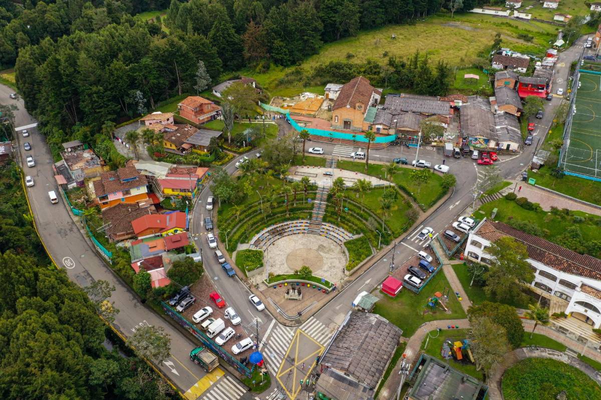 Estudios con la firma ArtincoLas concluyó que las razones del resquebrajamiento de la iglesia, tiene que ver con los escasos 80 centímetros de cimientos que sostenían la estructura y no había unas líneas claras sobre sismo resistencia. Foto: MANUEL SALDARRIAGA QUINTERO.