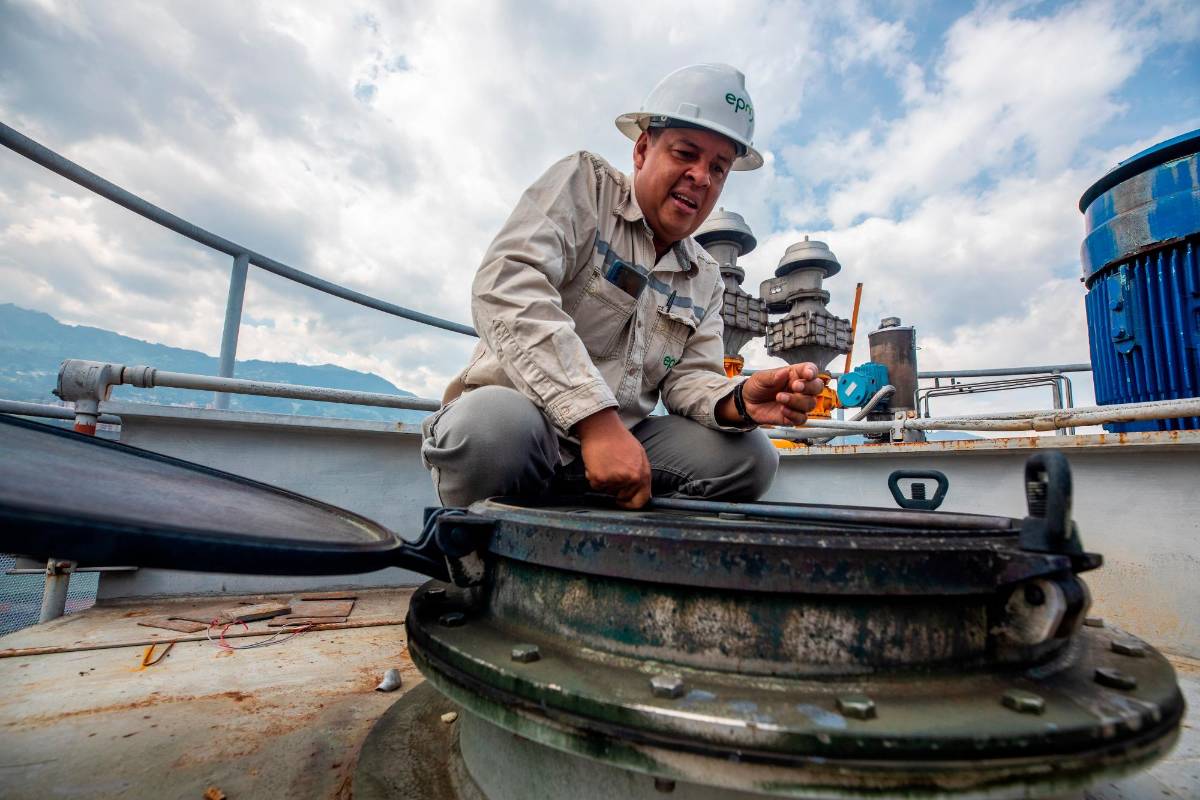  Según EPM, ya se terminó la intervención en uno de los tres biodigestores, un proceso que incluye los dos más antiguos, pues el tercero fue instalado recientemente y no requiere todavía de esta operación. Fotos Camilo Suárez.