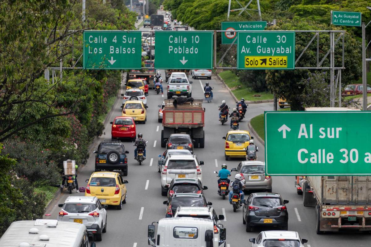 Las personas creen erróneamente que al bajar la velocidad aumenta la congestión. Foto: Edwin Bustamante
