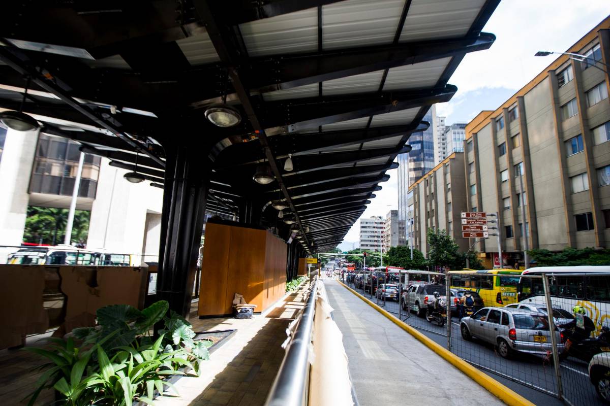 La troncal fortalecerá el funcionamiento y mejorara la eficiencia de la linea 2, los particulares, motos y otros vehículos que presten servicio publico deberán adaptarse a la reducción del espacio. FOTOS JULIO CÉSAR HERRERA