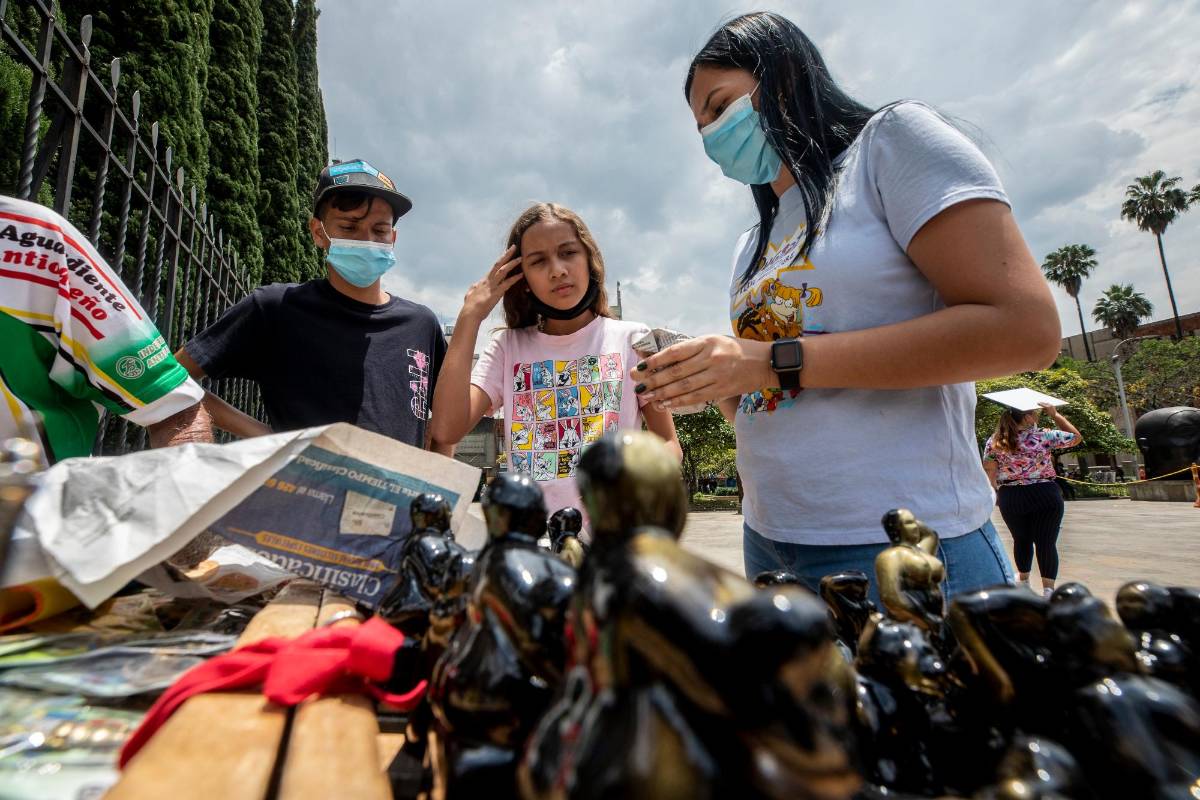 La venta de recuerdos es otro de los renglones que genera buenas entradas. Foto: Camilo Suárez