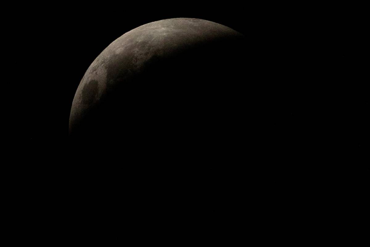 Como podría verse desde Colombia, el Planetario de Medellín invitó a los aficionados a tomar sus propias fotografías y calcular el tiempo exacto de ocultación. FOTO: EFE