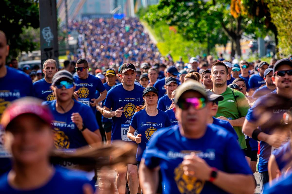 Los atletas recorrieron las distancias de acuerdo a su preferencia y estado físico: 21k Media Maratón, 10k Recreativa, 5k Familiar. Foto: Camilo Suárez Echeverry