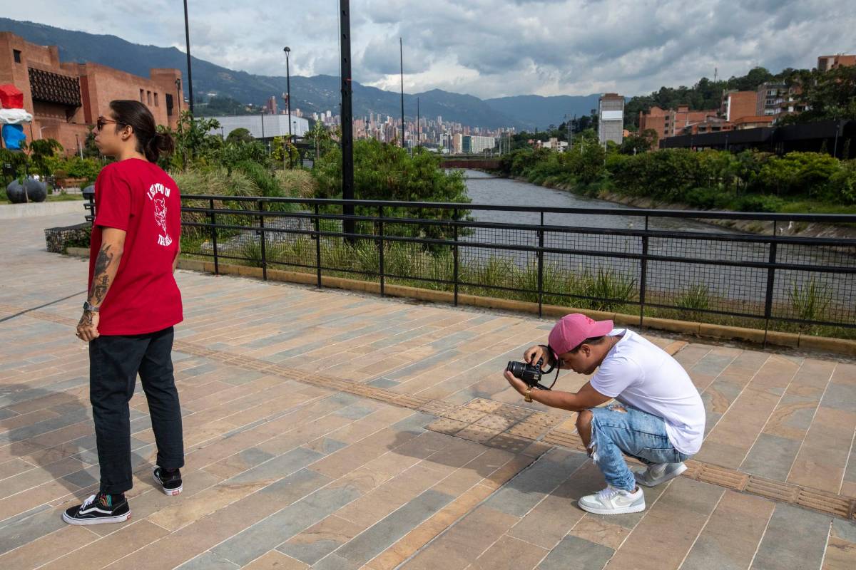 Un Parque creado para reconectar la ciudad dividida por el Río Medellín. Foto: Edwin Bustamante