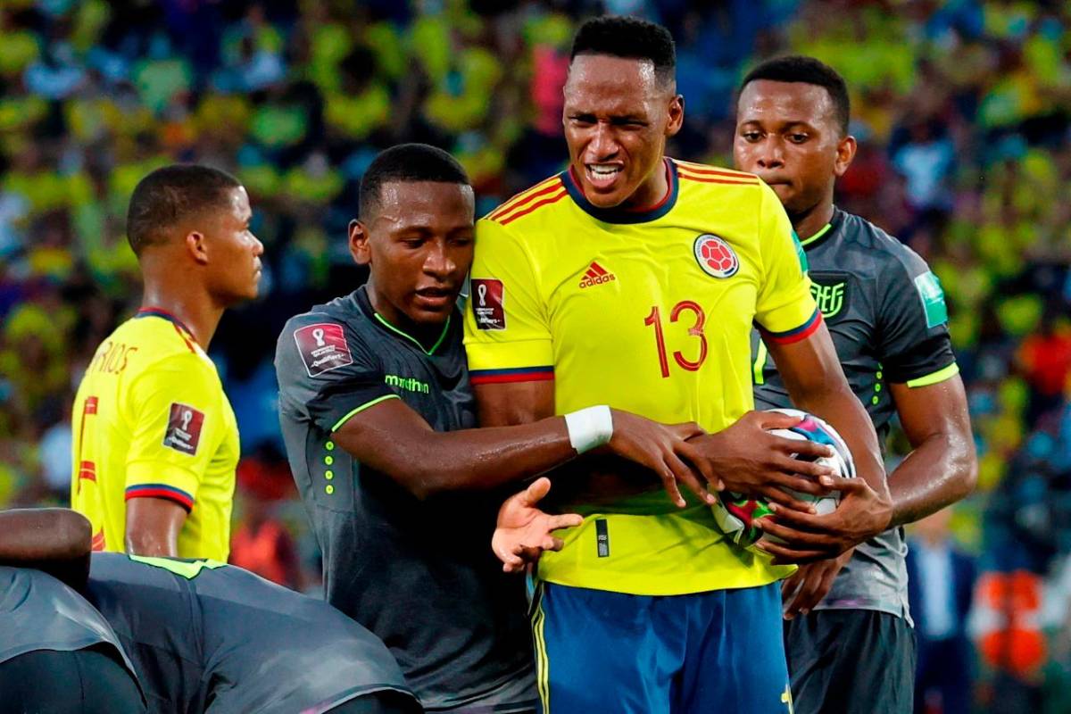 Yerry Mina festejó por algunos segundos el gol que le daba la victoria a Colombia, pero su alegría duró poco tras la revisión del VAR. Foto: EFE