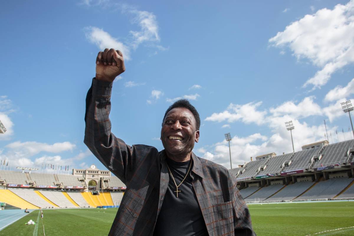 Su nombre era Edson Arantes do Nascimento, pero el fútbol lo convirtió en su “rey” y la historia lo recordará con un diminutivo universal: Pelé. Foto Getty
