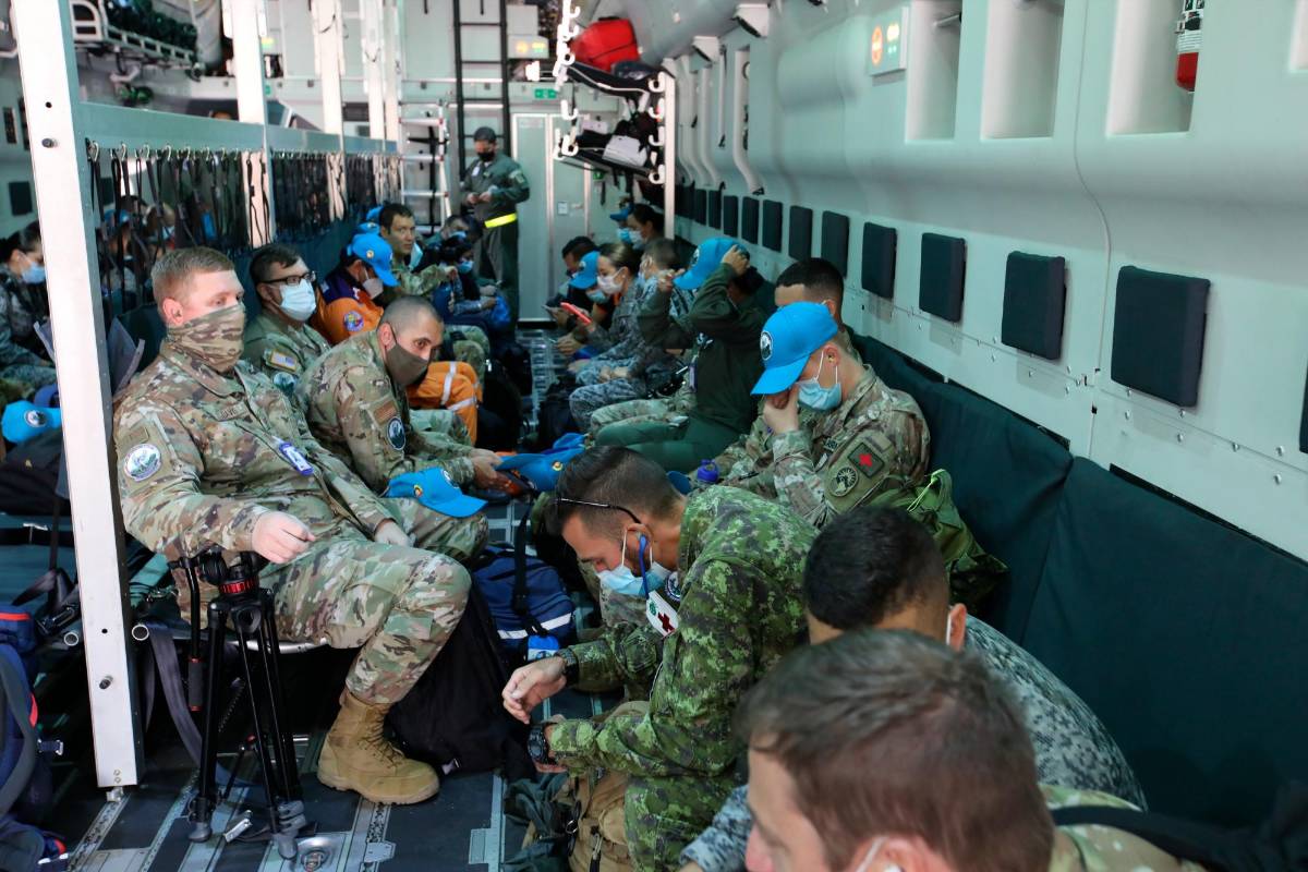 En aviones militares fueron transportadas las más de 600 personas que participaron. Foto: Edwin Bustamante