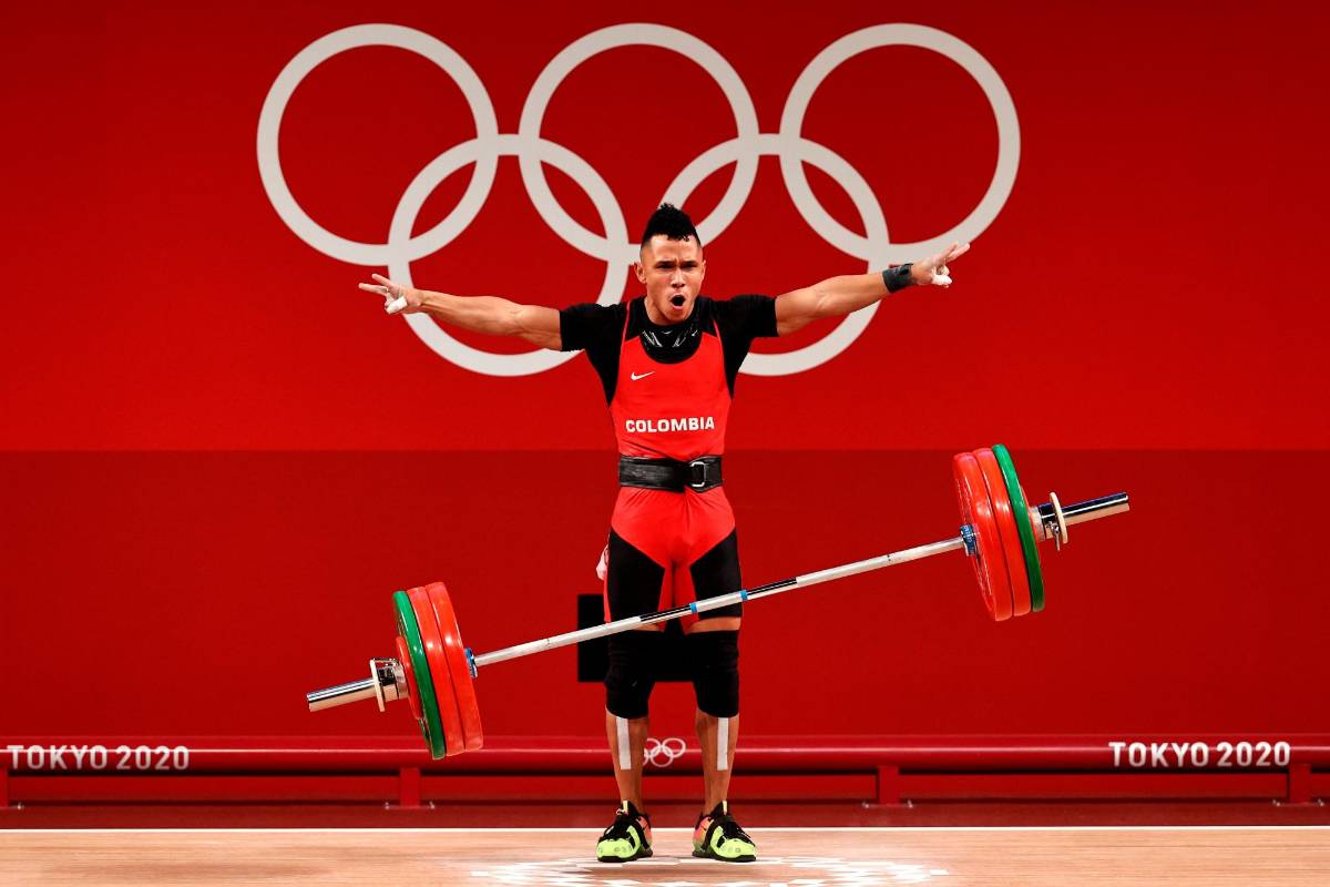 El pesista Luis Javier Mosquera obtuvo este domingo la primera medalla de plata para Colombia en los Juegos Olímpicos de Tokio 2020. Foto Getty Images