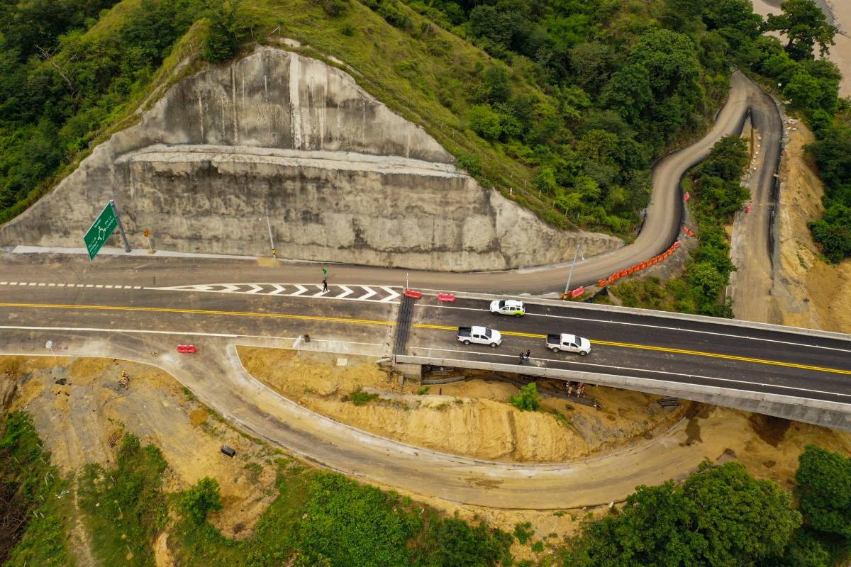 Hito tras hito, obra por obra, así va cumpliendo el concesionario Devimar con la entrega del proyecto Mar 1 de las autopistas 4G. Foto: MANUEL SALDARRIAGA QUINTERO. 