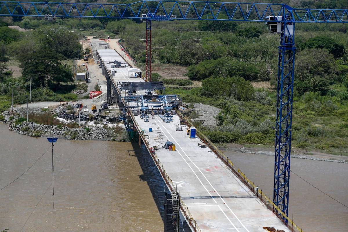 11,6 metros de ancho tiene el puente , con dos carriles de 3,65 metros, según Devimar. Foto: Manuel Saldarriaga Quintero.