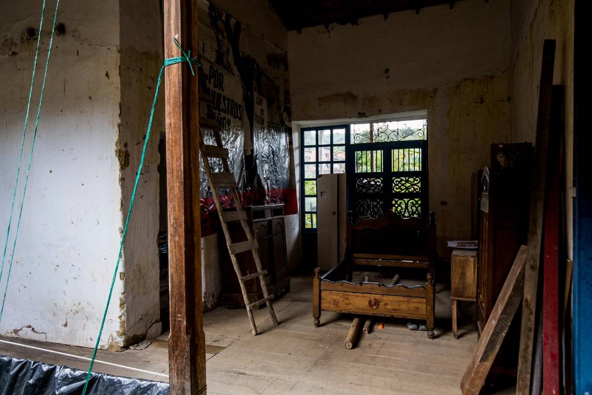 La casa tuvo que ser deshabitada por un concepto técnico que determinó riesgos de colapso. Lleva una década deteriorándose. FOTO: JULIO CÉSAR HERRERA