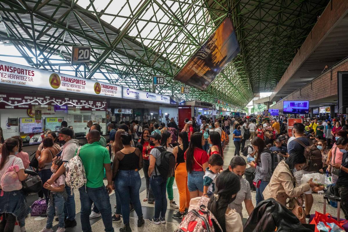 Se espera que para este puente festivo viajen por las terminales y los aeropuertos del departamento unos 310.000 pasajeros. Foto: Camilo Suárez