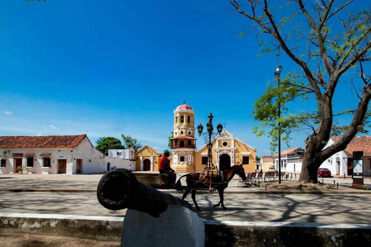 Las calles de Mompox lucen tranquilas, llenas de cafés y restaurantes con las puertas abiertas al turismo. Foto: Jaime Pérez. 