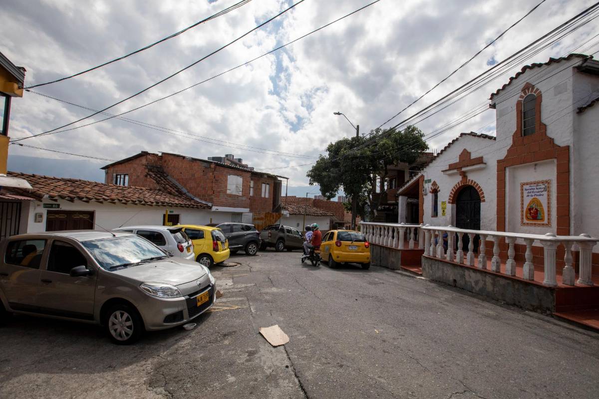 Calle del barrio la Capilla en Belén Rincón calle 5 con carrera 80. Foto : Edwin Bustamante
