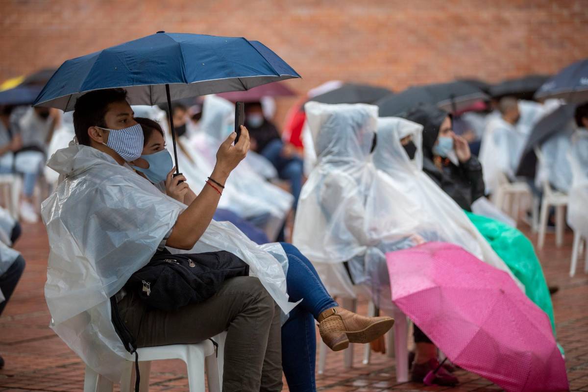 Que no falte el recuerdo de la presentación para enviar a los amigos y familiares. Foto: Edwin Bustamante