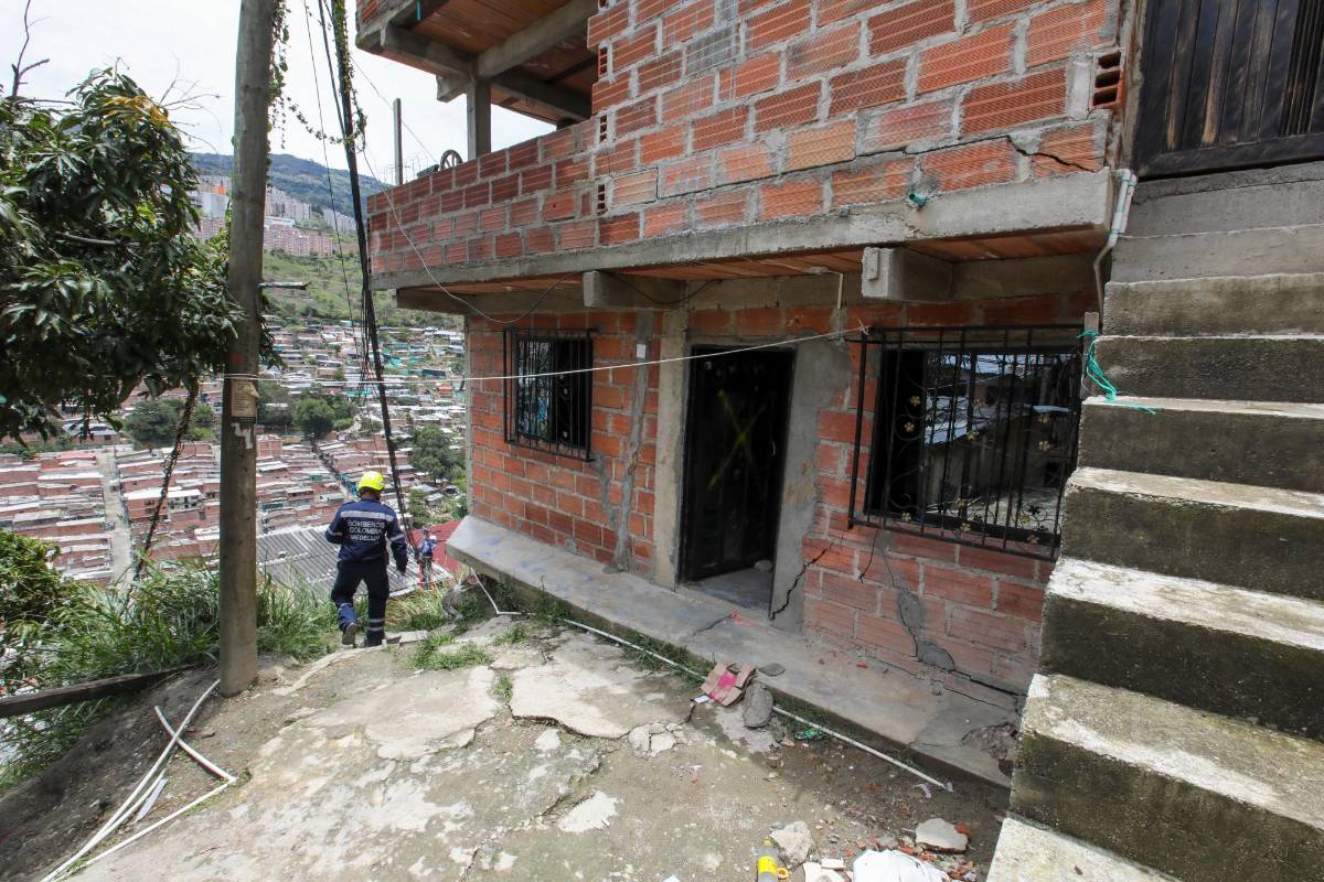 Algunas viviendas presentaron grietas en sus fachadas y en el piso, las puestas ya no cierran. Foto: Edwin Bustamante