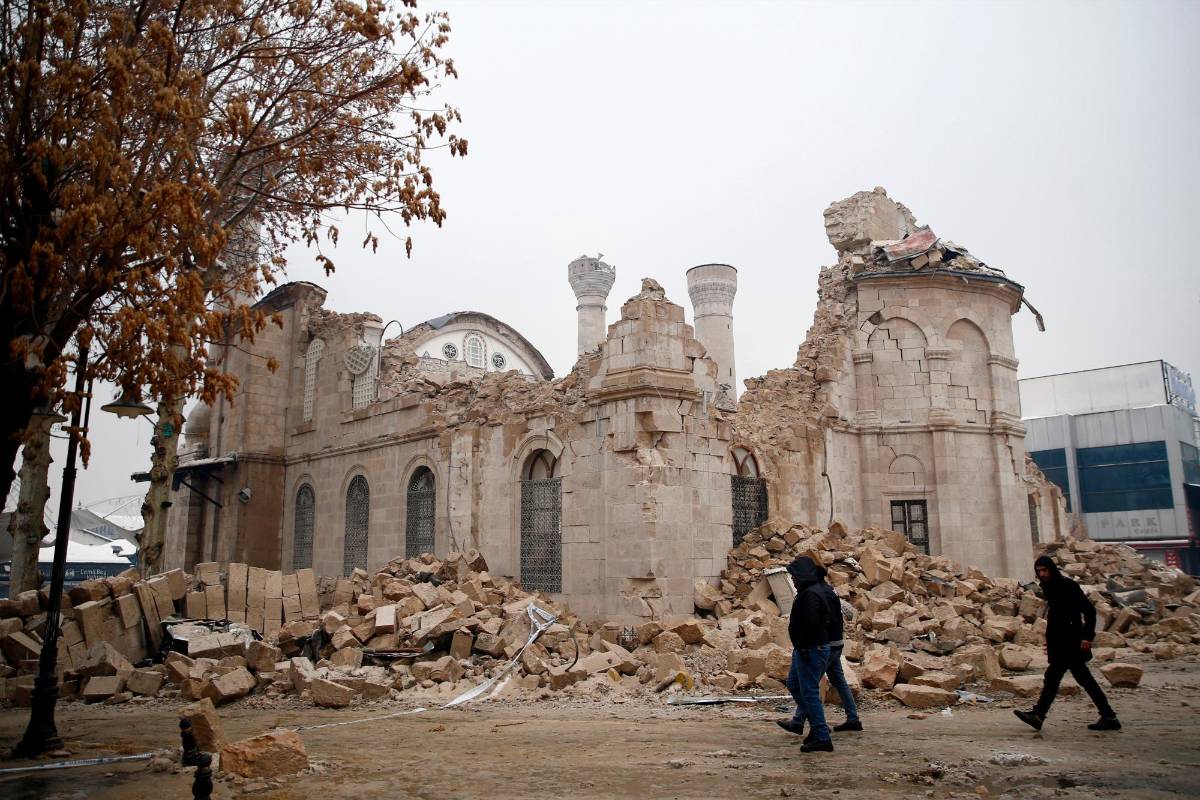 Muchas mezquitas y lugares turísticos de Turquía sufrieron daños de consideración. Foto: Getty