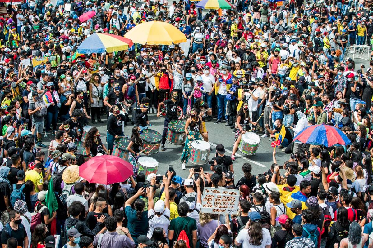 Los artistas animaron las marchas en Medellín. FOTO: Julio César Herrera