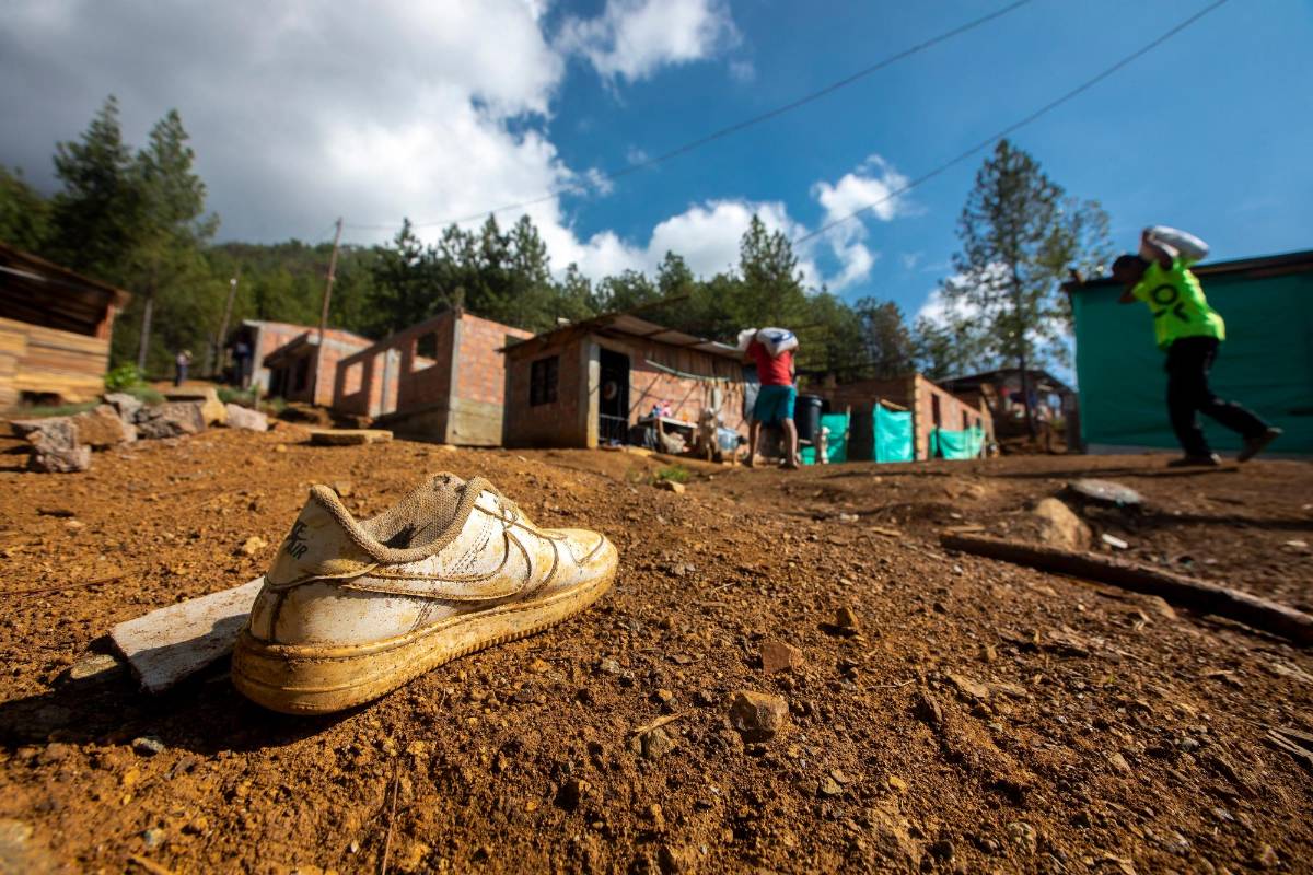 El cerro pierde terreno ante el mal uso del terreno que hacen los vecinos del sector. Foto : Camilo Suarez