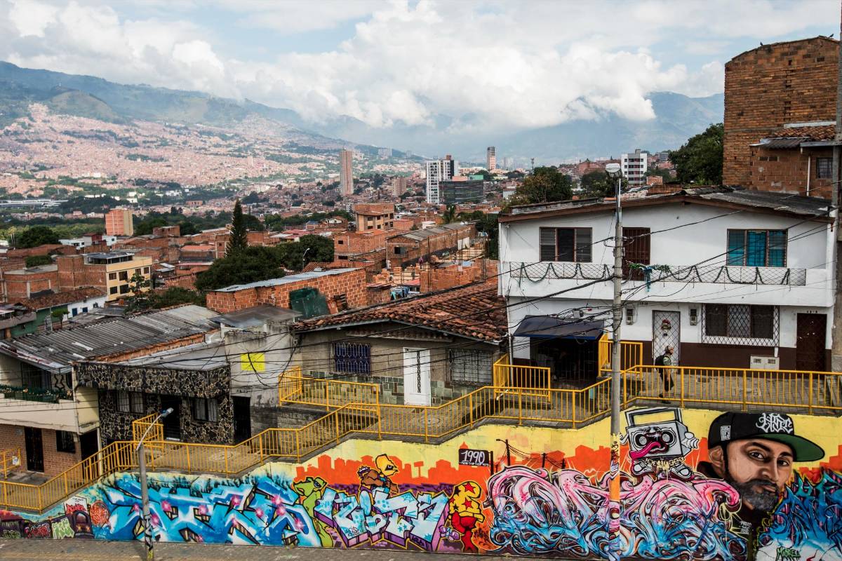 Los grafitis y los murales adornan el entorno de la calle Barranquilla. FOTO: Julio Cesar Herrera.